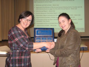 Youth Engagement Co-ordinator Lisa presenting the Earl Hann Award to Volunteer Karen