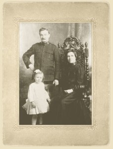 The Hanagan Family.  Grace Hanagan, left, was 1 of 4 children to survive the sinking.  She was born in Oshawa in 1906. Photo from http://www.empress2014.ca/